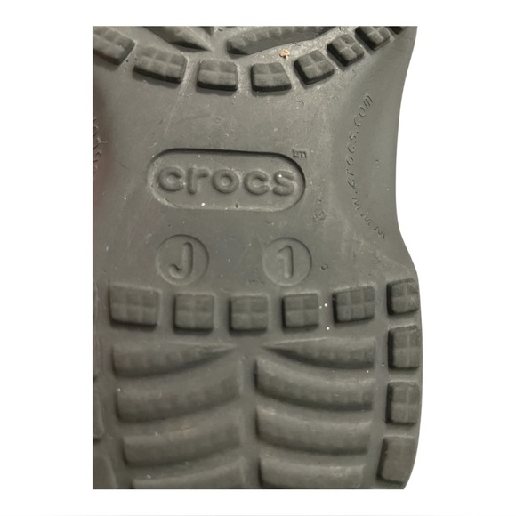 Kid’s Crocs w/ Jibetz - Picture 6 of 9